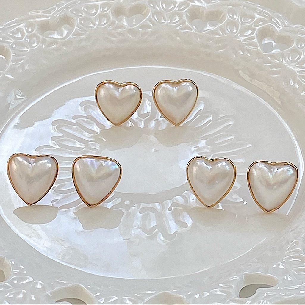 E51Handmade 18 Kt Solid Gold Sea Water Mabe Pearl Stud Earring